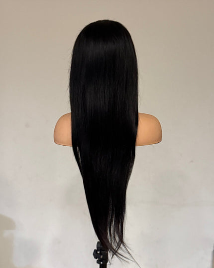 Boss Flow – Brazilian Straight Lace Front Wig (Natural Black)