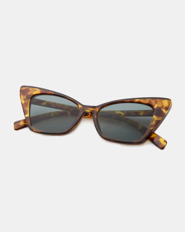 Retro Cat Eye Sunglasses with Acetate Lens – UV400 Protection