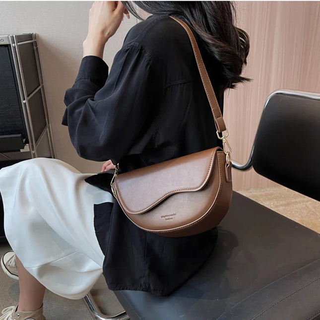 Vintage Saddle Bag: Brown PU Leather Crossbody Shoulder Bag for Women | Fashionable Wide Strap Handbag
