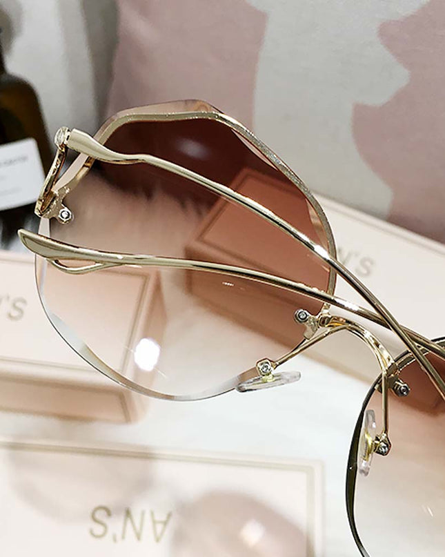 Women's Stylish Vintage Oversized Square Gradient Sunglasses | ZAKAPOP