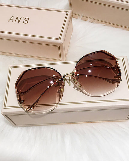 Women's Stylish Vintage Oversized Square Gradient Sunglasses | ZAKAPOP