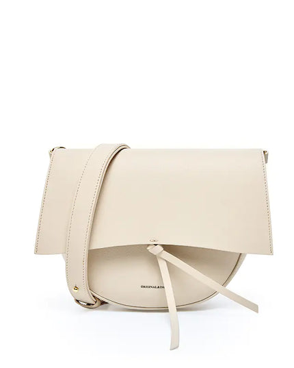Versatile Leather Shoulder Bag with Retro Saddle Design